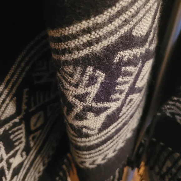 Cejon Black and Gray Knit Shawl OS - Picture 3 of 5